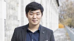 Un giovane talento tra Brahms e Dvoràk: Hankyeol Yoon debutta sul podio del Maggio